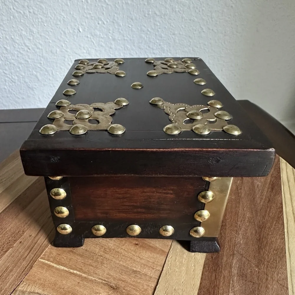 Vintage Keepsake‎ Trinket Box 6x4.5 Inch Solid Wood Brass Accents Studs Ornate